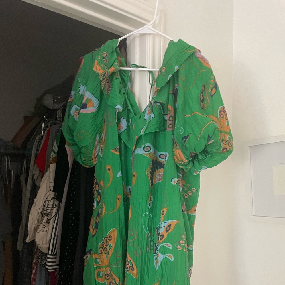 V-neck Balloon sleeved dress butterfly print